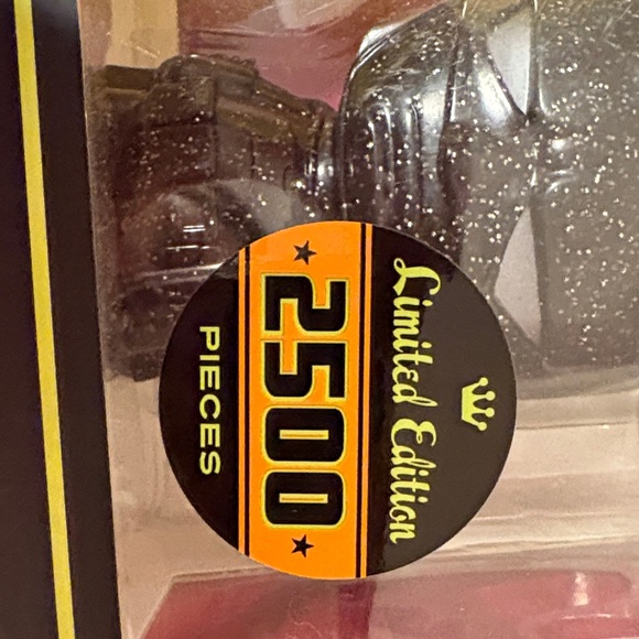 DC Batman Funko Hikari XS (1/2500 pcs.) - Picture 4 of 5